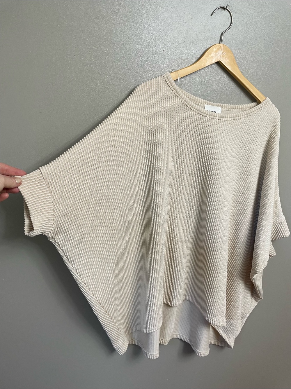 Andree By Unit medium Large Oatmeal dolman sleeve Knit Top Neutral
